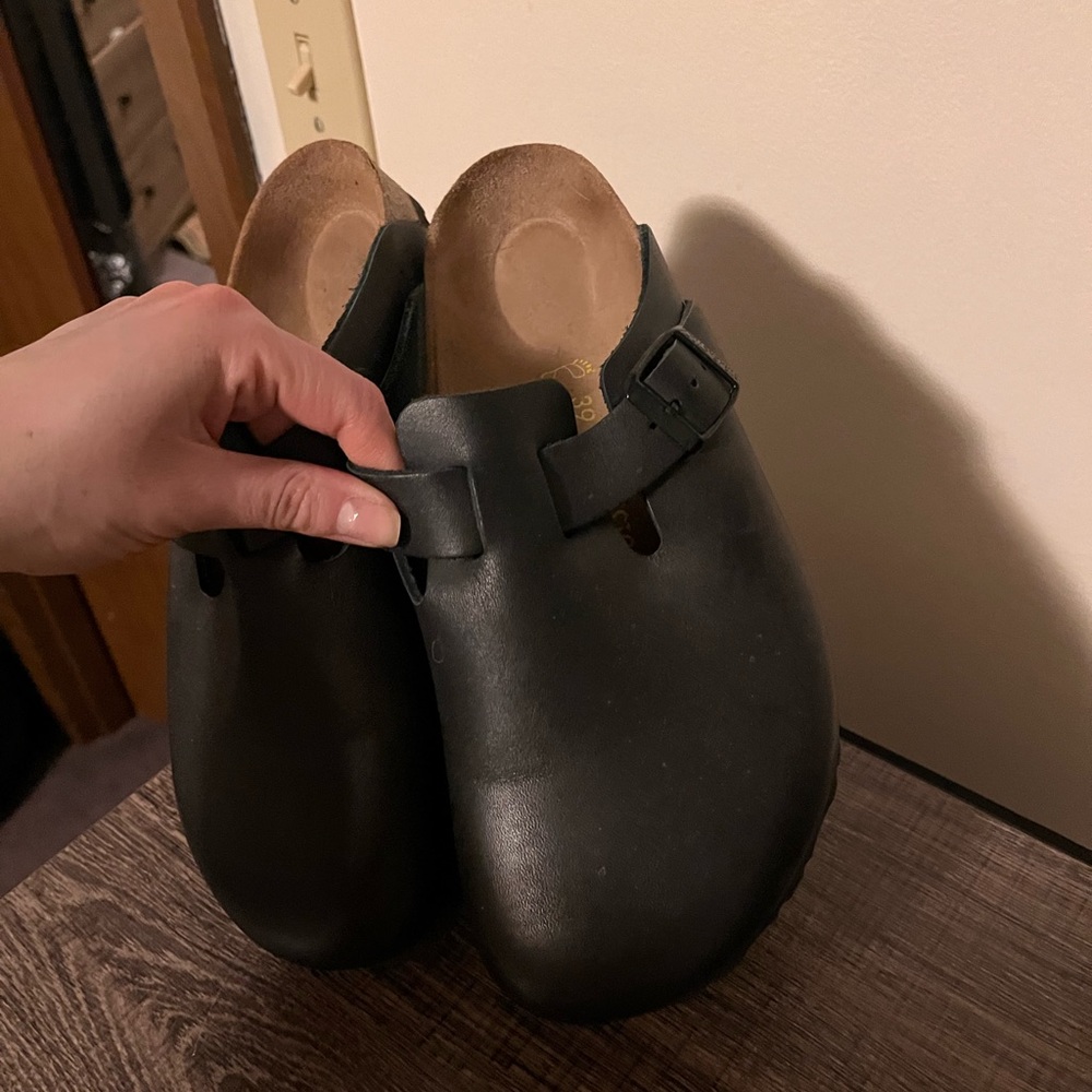 LIGHTLY used black leather Birkenstock clogs in size 39 (women’s US 8-8.5)